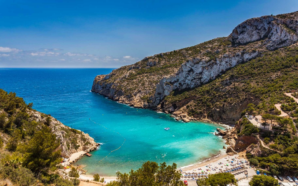 5 Breathtaking Beaches Accessible by the Great Western Railway Network